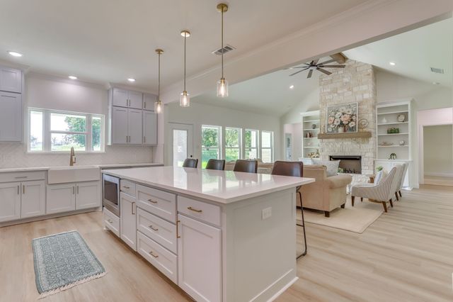 6705 Westover Drive, Granbury, TX 76049