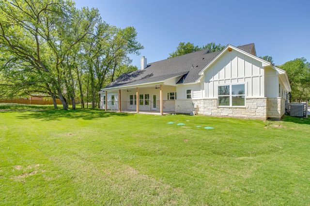 6705 Westover Drive, Granbury, TX 76049