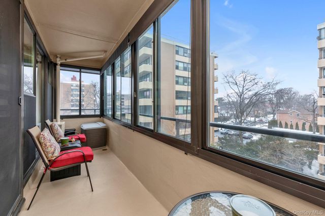162 20 9 Avenue 6C, Beechhurst, NY 11357