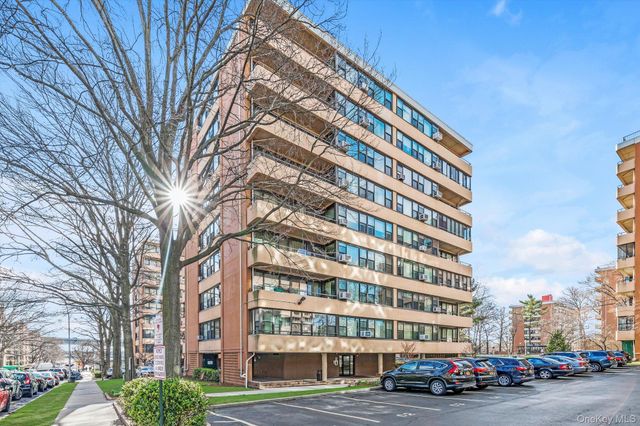 162 20 9 Avenue 6C, Beechhurst, NY 11357