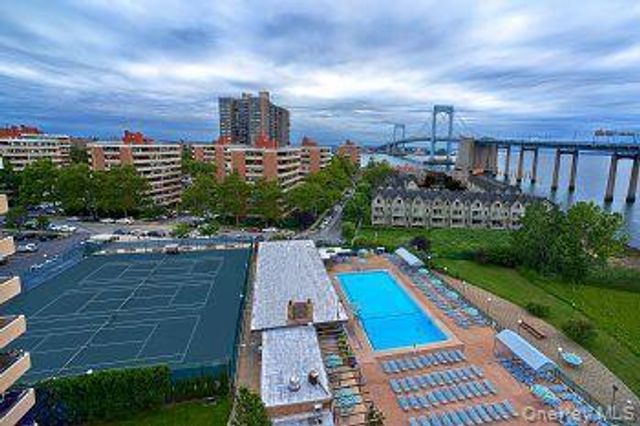 162 20 9 Avenue 6C, Beechhurst, NY 11357