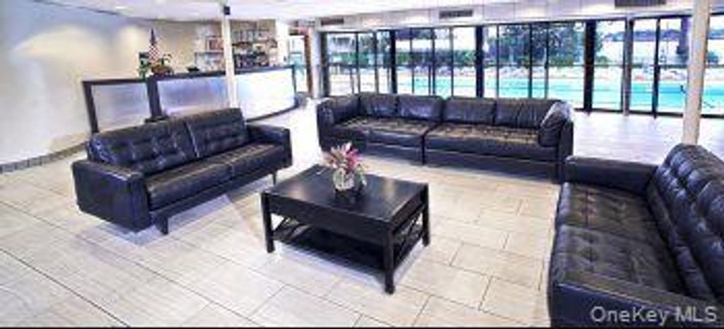 162 20 9 Avenue 6C, Beechhurst, NY 11357