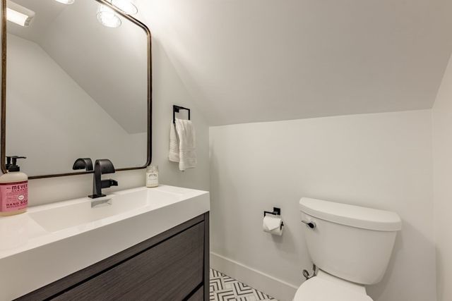 13 Grand View Avenue 2, Somerville, MA 02143