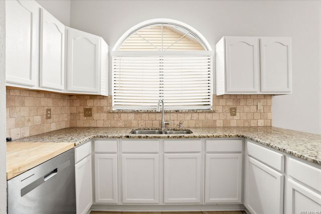 6158 Valley Clfs, San Antonio, TX 78250