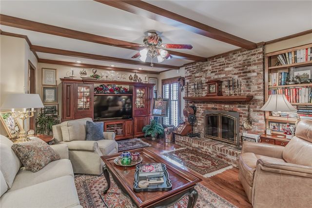 2083 N Austin Drive, Fayetteville, AR 72703