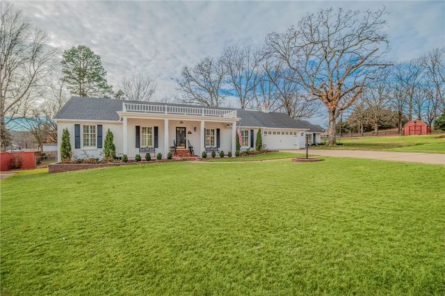 2083 N Austin Drive, Fayetteville, AR 72703