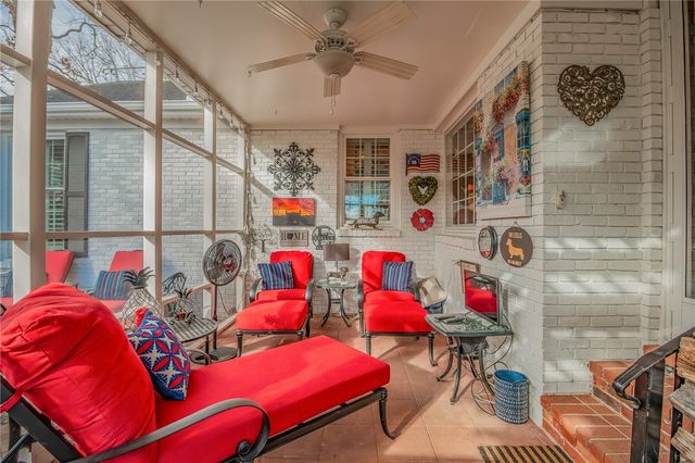 2083 N Austin Drive, Fayetteville, AR 72703