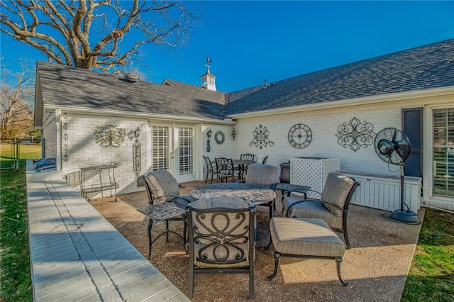 2083 N Austin Drive, Fayetteville, AR 72703