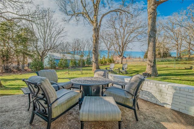 2083 N Austin Drive, Fayetteville, AR 72703