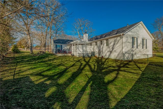 2083 N Austin Drive, Fayetteville, AR 72703