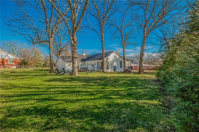 2083 N Austin Drive, Fayetteville, AR 72703