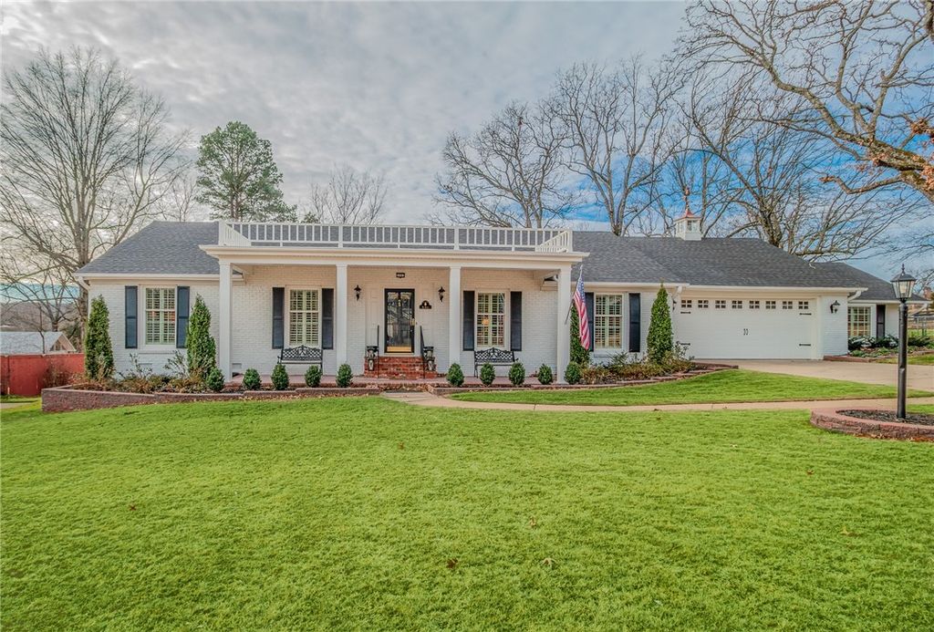 2083 N Austin Drive, Fayetteville, AR 72703