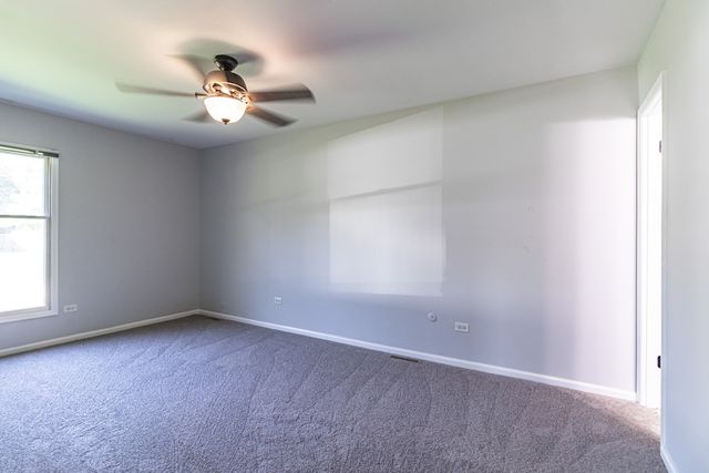 103 Hickory Drive, Lindenhurst, IL 60046