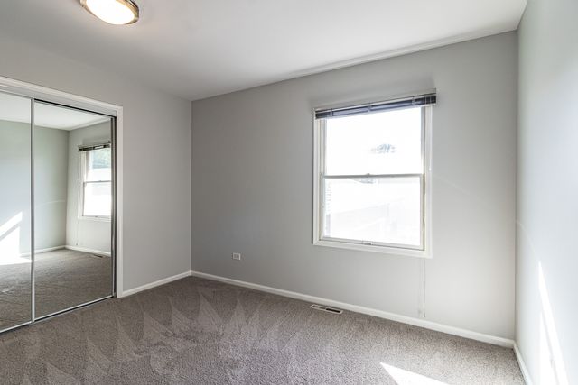 103 Hickory Drive, Lindenhurst, IL 60046