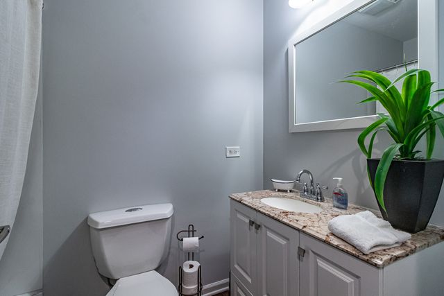 103 Hickory Drive, Lindenhurst, IL 60046