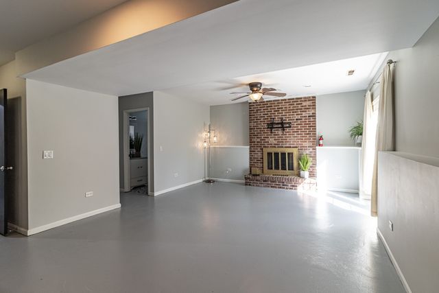 103 Hickory Drive, Lindenhurst, IL 60046