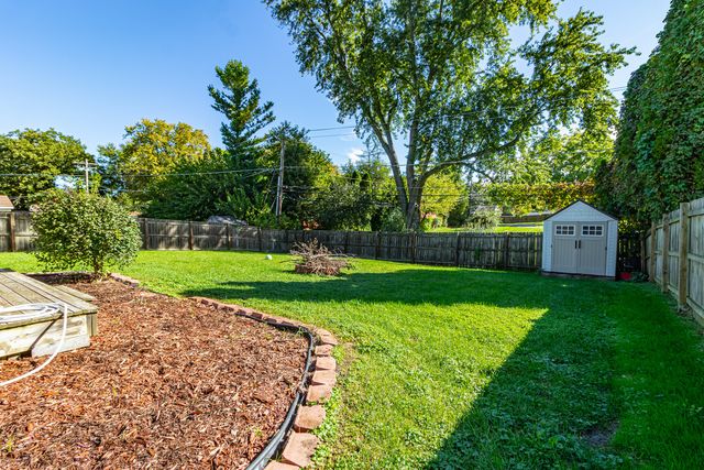103 Hickory Drive, Lindenhurst, IL 60046