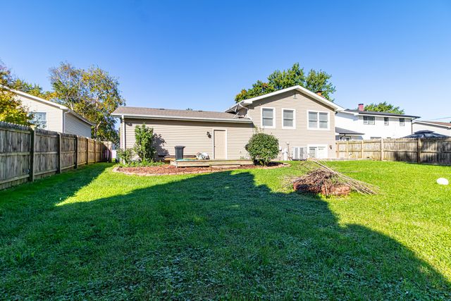103 Hickory Drive, Lindenhurst, IL 60046