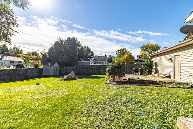 103 Hickory Drive, Lindenhurst, IL 60046