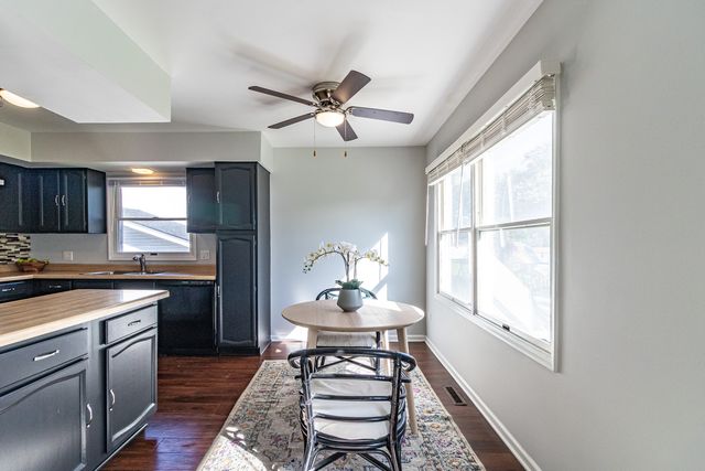 103 Hickory Drive, Lindenhurst, IL 60046