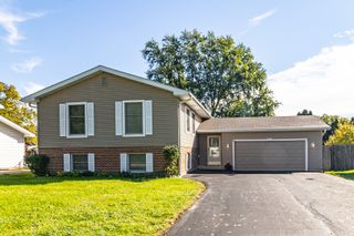 103 Hickory Drive, Lindenhurst, IL 60046