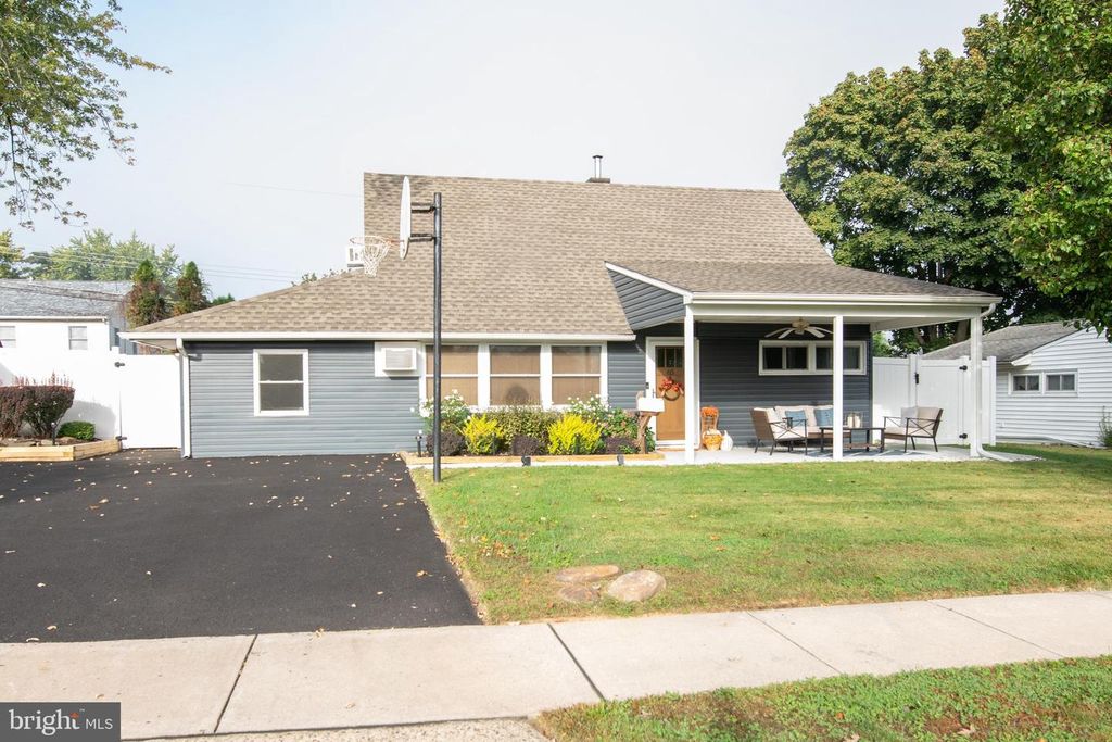 65 CANDLE RD, Levittown, PA 19057
