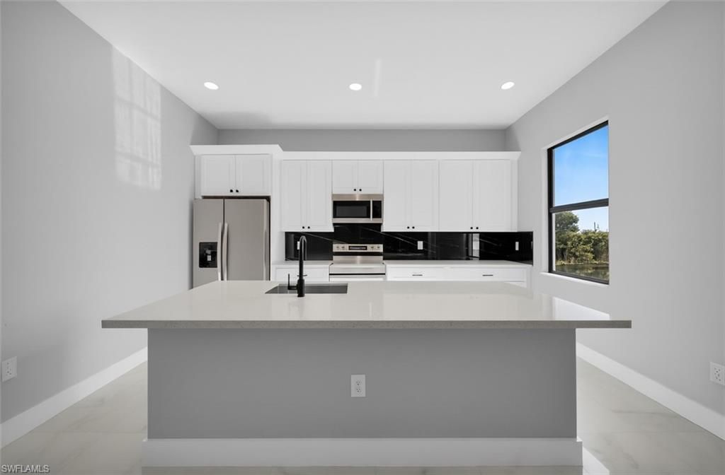 Image 13 of property listing at 1225 NE 5th PL, Cape Coral, FL 33909