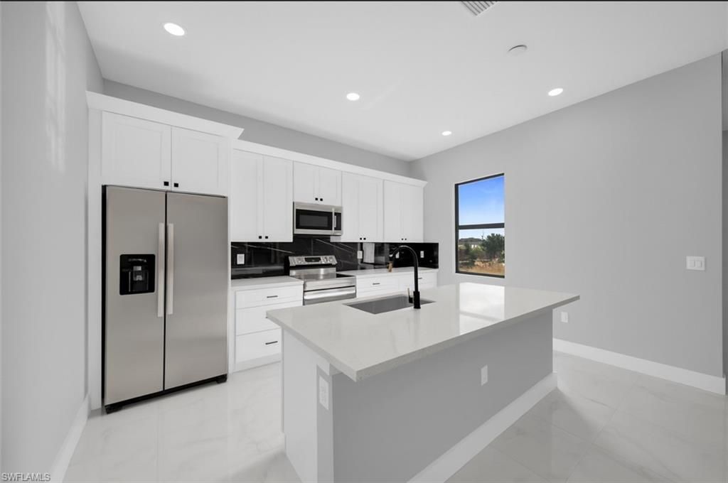 Image 14 of property listing at 1225 NE 5th PL, Cape Coral, FL 33909