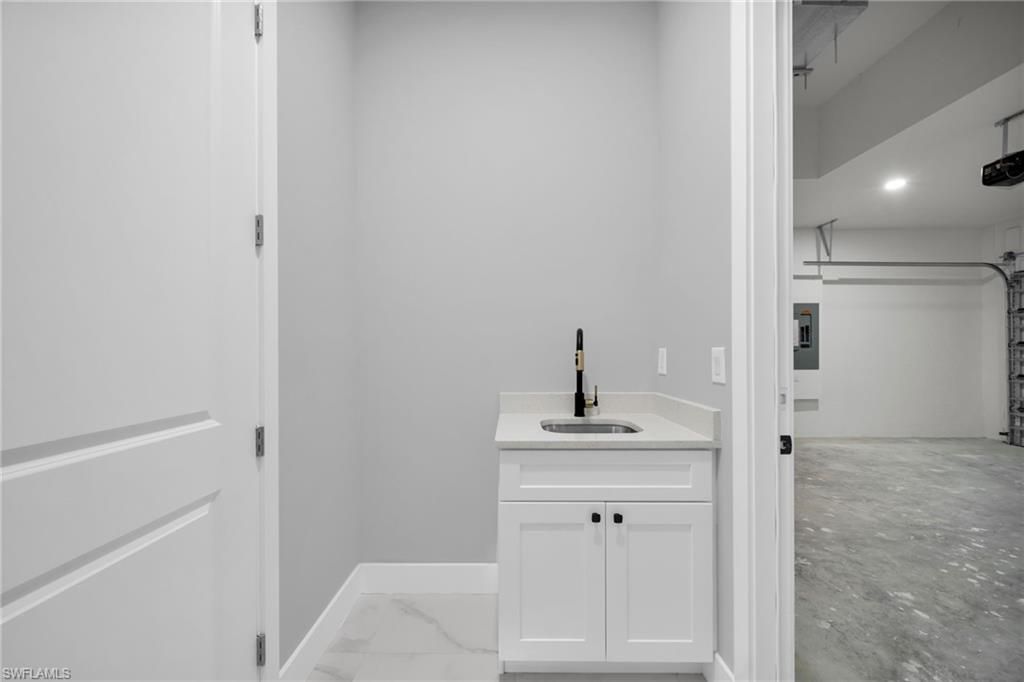 Image 34 of property listing at 1225 NE 5th PL, Cape Coral, FL 33909