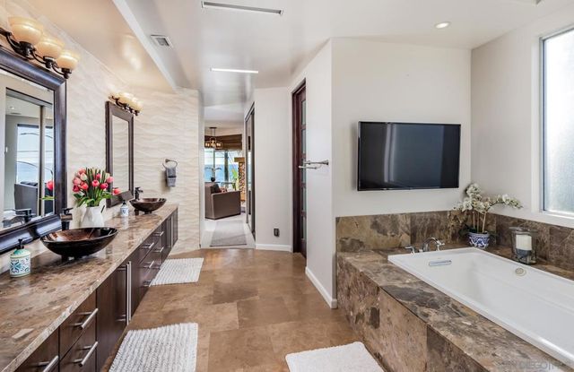 5390 Carlsbad Boulevard, Carlsbad, CA 92008