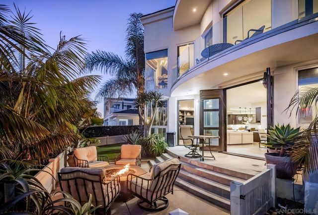 5390 Carlsbad Boulevard, Carlsbad, CA 92008