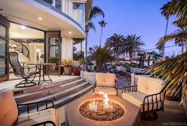 5390 Carlsbad Boulevard, Carlsbad, CA 92008