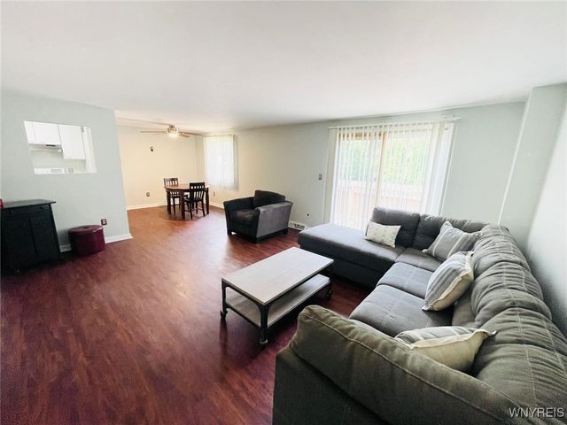 110 Charter Oaks Drive 3, Amherst, NY 14228