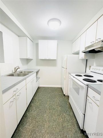 110 Charter Oaks Drive 3, Amherst, NY 14228