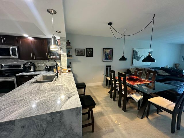 3178 Via Poinciana 307, Greenacres, FL 33467