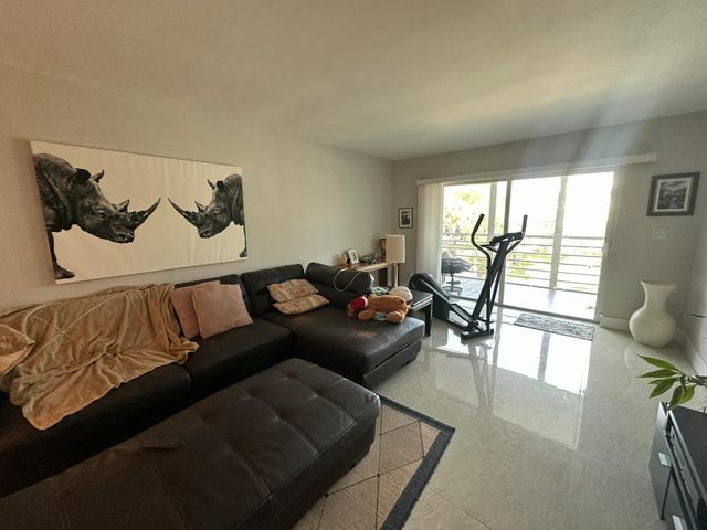 3178 Via Poinciana 307, Greenacres, FL 33467