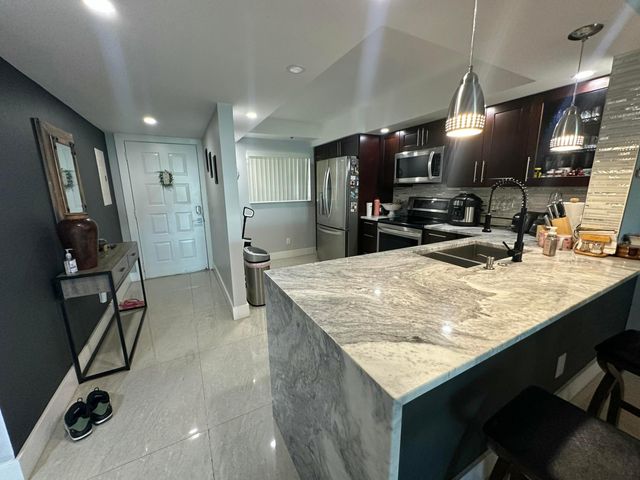 3178 Via Poinciana 307, Greenacres, FL 33467