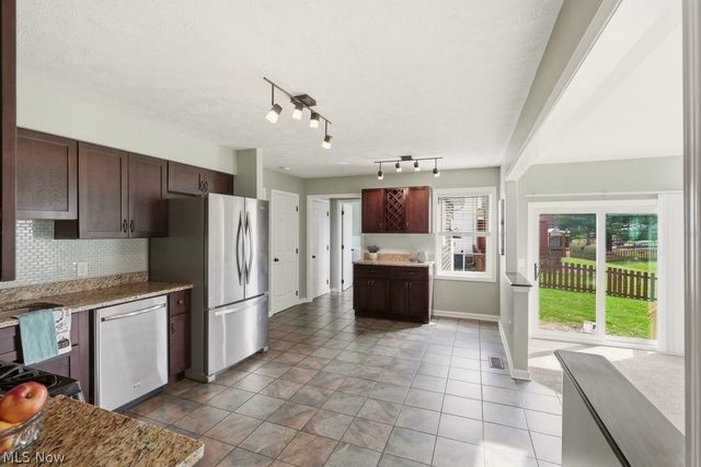 2340 Sandalwood Drive, Twinsburg, OH 44087