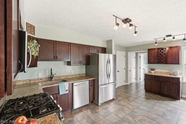 2340 Sandalwood Drive, Twinsburg, OH 44087