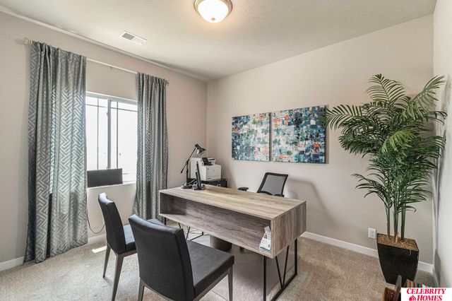 8202 N 113 Avenue, Omaha, NE 68142