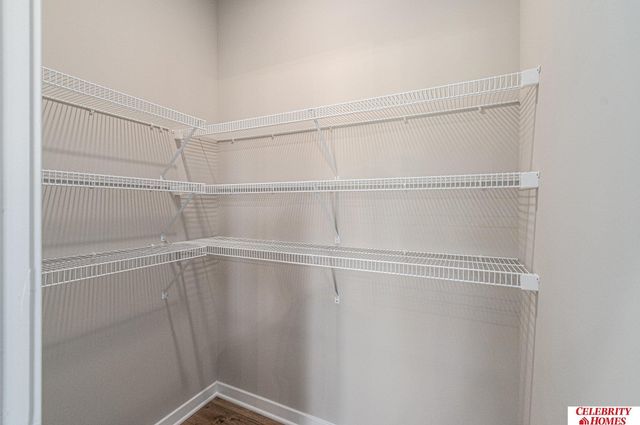 8202 N 113 Avenue, Omaha, NE 68142