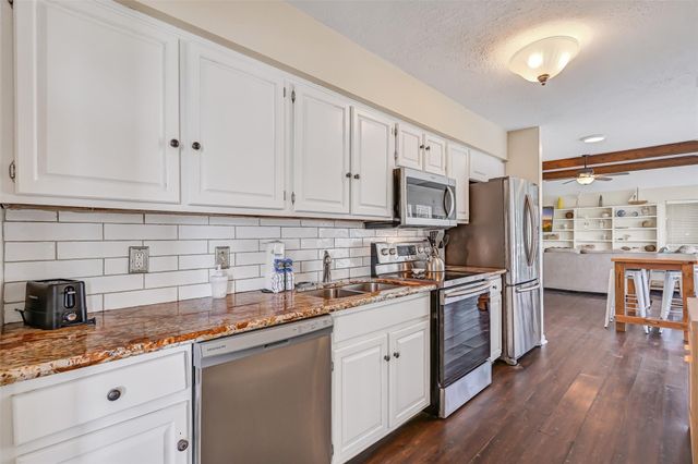 14005 Grambo Boulevard, Galveston, TX 77554