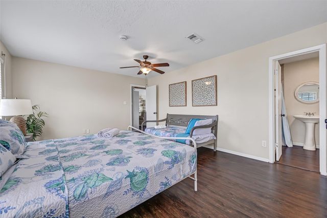 14005 Grambo Boulevard, Galveston, TX 77554