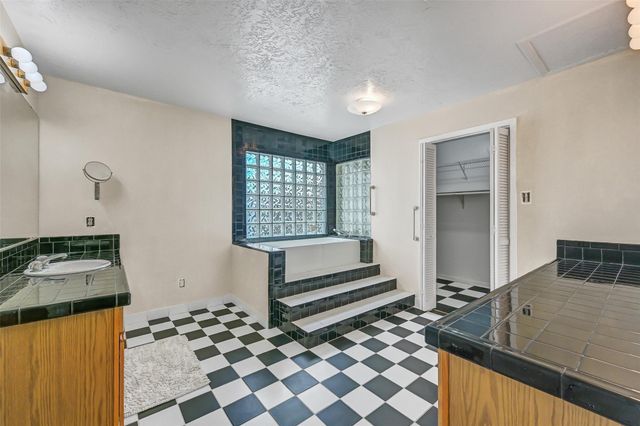 14005 Grambo Boulevard, Galveston, TX 77554