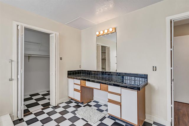 14005 Grambo Boulevard, Galveston, TX 77554