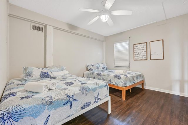 14005 Grambo Boulevard, Galveston, TX 77554