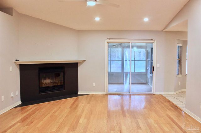 625 Downhaul Dr, Pensacola, FL 32507