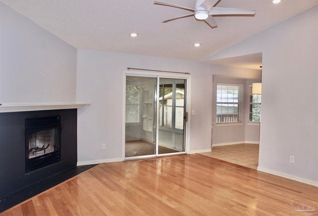 625 Downhaul Dr, Pensacola, FL 32507