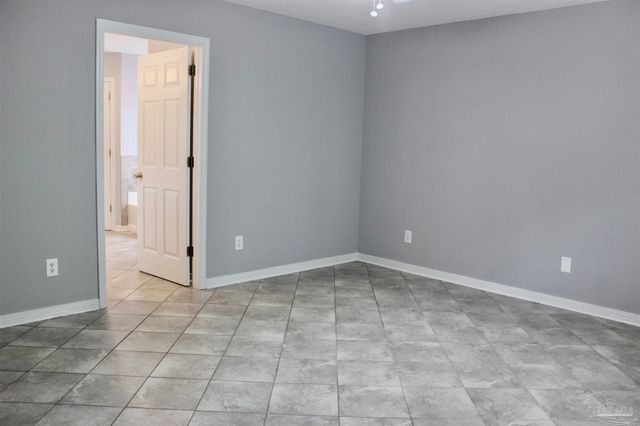 625 Downhaul Dr, Pensacola, FL 32507