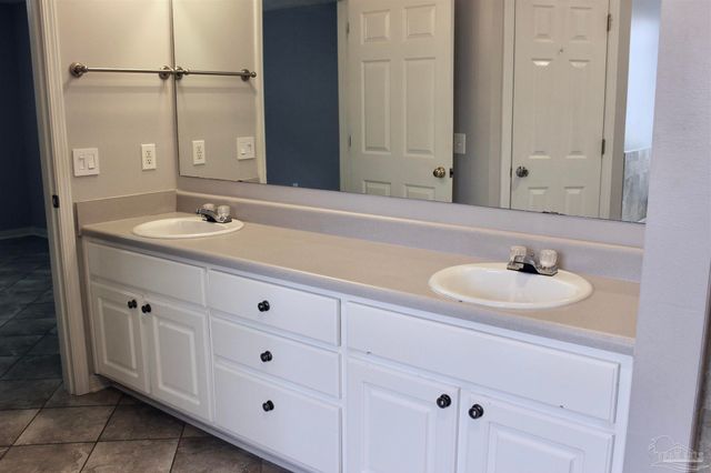 625 Downhaul Dr, Pensacola, FL 32507